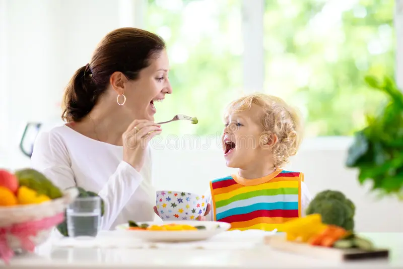 mom feeding