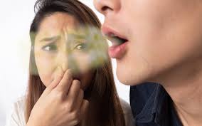 چرا بوی بد دهان ایجاد میشود و چگونه درمانش کنیم؟